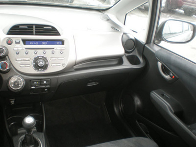 honda fit 2009 gray hatchback sport gasoline 4 cylinders front wheel drive 5 speed manual 13502