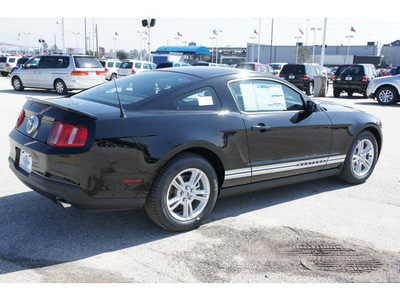 ford mustang 2012 black coupe v6 gasoline 6 cylinders rear wheel drive automatic 77388