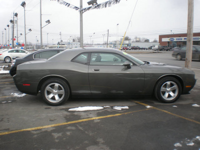 dodge challenger 2009 gray coupe se gasoline 6 cylinders rear wheel drive automatic 13502