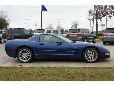 chevrolet corvette 2004 blue coupe z06 gasoline 8 cylinders rear wheel drive standard 77090