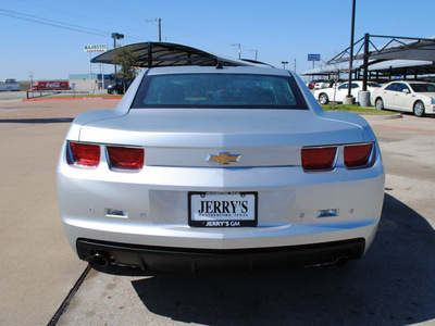 chevrolet camaro 2011 silver coupe gasoline 6 cylinders rear wheel drive automatic 76087