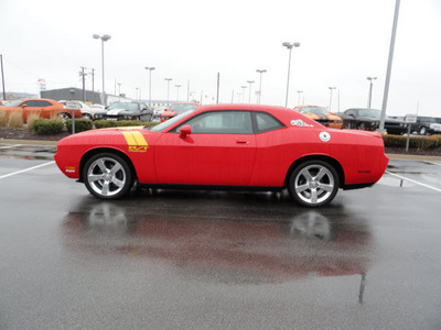 dodge challenger 2009 red coupe r t gasoline 8 cylinders rear wheel drive automatic 60915