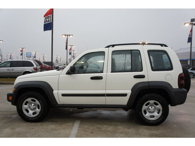 jeep liberty 2006 white suv sport gasoline 6 cylinders rear wheel drive automatic 77090