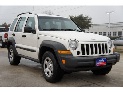 jeep liberty 2006 white suv sport gasoline 6 cylinders rear wheel drive automatic 77090