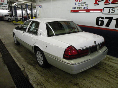 mercury grand marquis 2004 white sedan gs gasoline 8 cylinders rear wheel drive automatic 14580