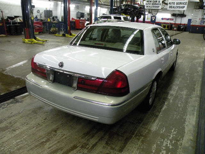 mercury grand marquis 2004 white sedan gs gasoline 8 cylinders rear wheel drive automatic 14580