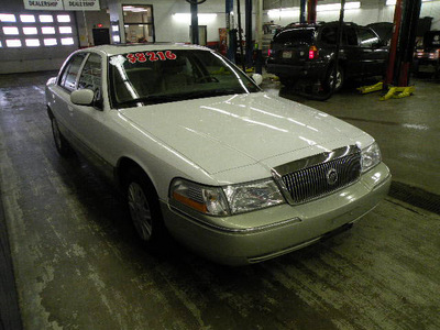 mercury grand marquis 2004 white sedan gs gasoline 8 cylinders rear wheel drive automatic 14580