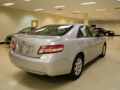 toyota camry 2011 silver sedan le gasoline 4 cylinders front wheel drive automatic 27707