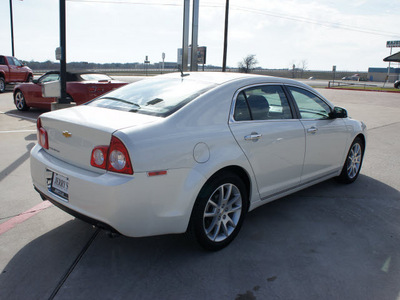 chevrolet malibu 2011 white sedan ltz gasoline 6 cylinders front wheel drive automatic 76087