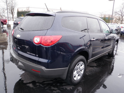 chevrolet traverse 2011 blue ls gasoline 6 cylinders front wheel drive automatic 14221