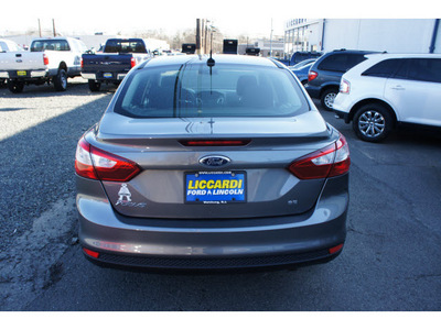 ford focus 2012 gray sedan se gasoline 4 cylinders front wheel drive automatic 07060