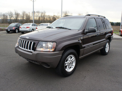 jeep grand cherokee 2004 brown suv laredo gasoline 6 cylinders 4 wheel drive automatic with overdrive 98371