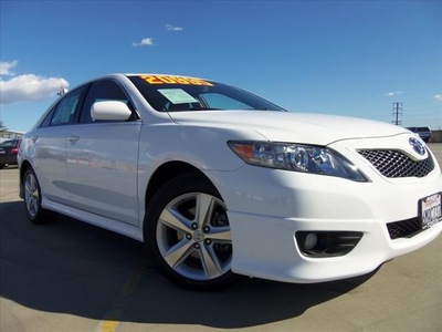 toyota camry 2011 white sedan se gasoline 4 cylinders front wheel drive automatic 90241