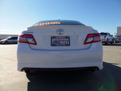 toyota camry 2011 white sedan se gasoline 4 cylinders front wheel drive automatic 90241