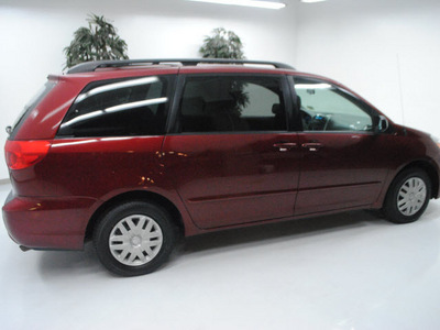 toyota sienna 2007 red van le 7 passenger gasoline 6 cylinders front wheel drive automatic 91731