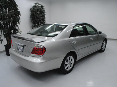 toyota camry 2005 gray sedan xle v6 gasoline 6 cylinders front wheel drive automatic 91731