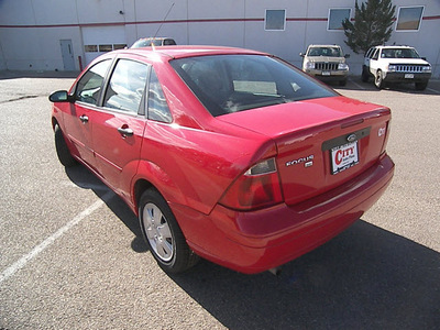 ford focus 2007 red sedan se gasoline 4 cylinders front wheel drive automatic 81212