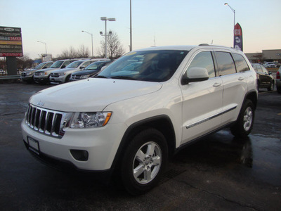 jeep grand cherokee 2011 white suv laredo gasoline 6 cylinders 4 wheel drive automatic 60443