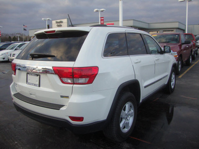 jeep grand cherokee 2011 white suv laredo gasoline 6 cylinders 4 wheel drive automatic 60443