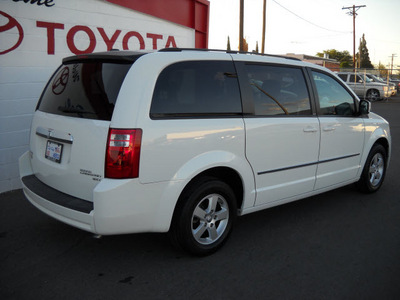 dodge grand caravan 2010 white van sxt gasoline 6 cylinders front wheel drive automatic 79925