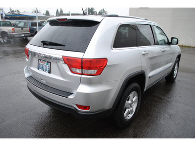 jeep grand cherokee 2011 silver suv laredo gasoline 6 cylinders 4 wheel drive automatic 98371