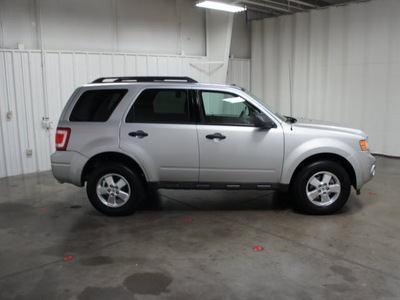 ford escape 2010 silver suv xlt gasoline 4 cylinders front wheel drive automatic 76108