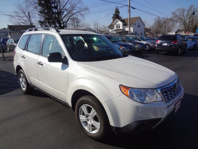 subaru forester 2011 white 2 5x gasoline 4 cylinders all whee drive automatic 45324