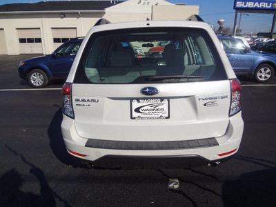 subaru forester 2011 white 2 5x gasoline 4 cylinders all whee drive automatic 45324