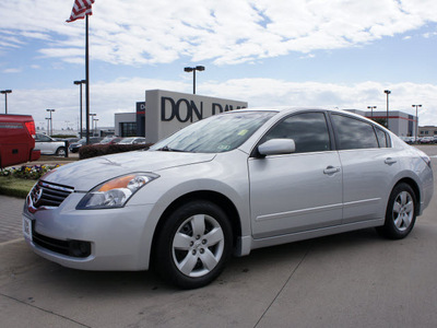 nissan altima 2008 silver sedan 2 5 s gasoline 4 cylinders front wheel drive automatic 76018