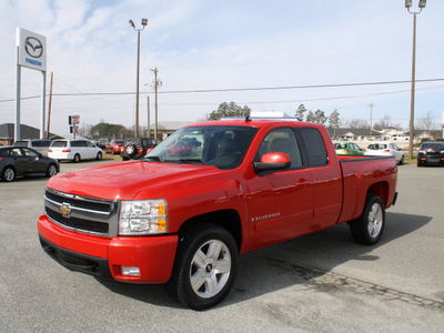 chevrolet silverado 1500 2007 red z71 gasoline 8 cylinders 4 wheel drive automatic 27215