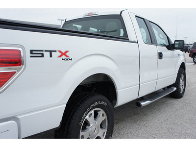 ford f 150 2010 white stx gasoline 8 cylinders 4 wheel drive automatic 77388