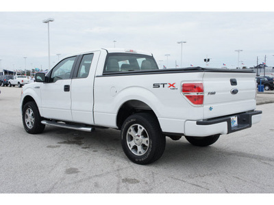 ford f 150 2010 white stx gasoline 8 cylinders 4 wheel drive automatic 77388