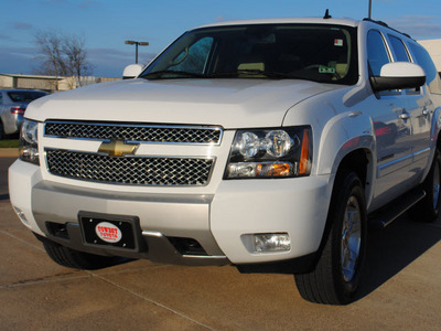 chevrolet suburban 2009 white suv lt 1500 z71 4x4 flex fuel 8 cylinders 4 wheel drive automatic 75228