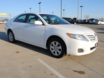 toyota camry 2011 white sedan le gasoline 4 cylinders front wheel drive automatic 75228