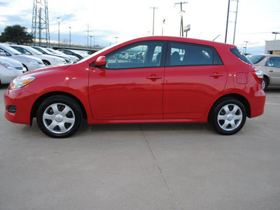 toyota matrix 2010 red hatchback gasoline 4 cylinders front wheel drive automatic 75228