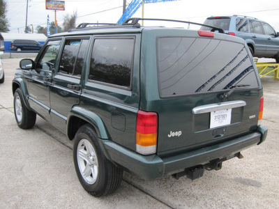 jeep cherokee 2001 dk  green suv limited gasoline 6 cylinders rear wheel drive automatic 77379