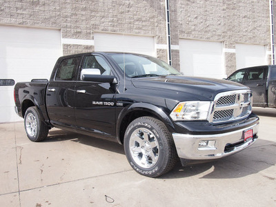 ram ram pickup 1500 2012 black clear coat laramie gasoline 8 cylinders 4 wheel drive automatic 80301