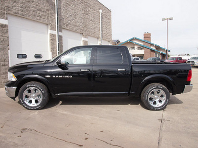 ram ram pickup 1500 2012 black clear coat laramie gasoline 8 cylinders 4 wheel drive automatic 80301