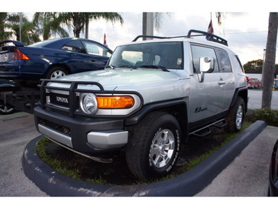 toyota fj cruiser 2007 silver suv gasoline 6 cylinders 4 wheel drive automatic 33157