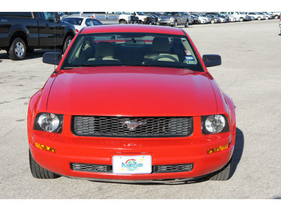 ford mustang 2005 red coupe v6 deluxe gasoline 6 cylinders rear wheel drive automatic 77388