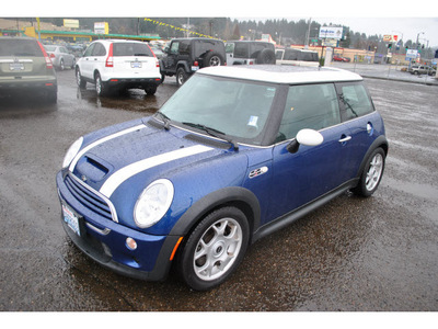 mini cooper 2004 blue hatchback s gasoline 4 cylinders front wheel drive 6 speed manual 98632