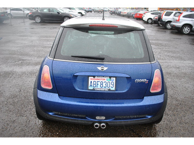 mini cooper 2004 blue hatchback s gasoline 4 cylinders front wheel drive 6 speed manual 98632