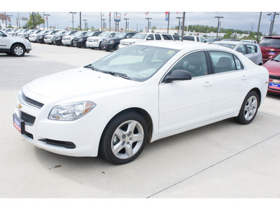 chevrolet malibu 2012 white sedan gasoline 4 cylinders front wheel drive 6 spd auto lpo, cargo net 77090