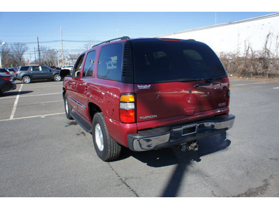 gmc yukon 2004 red suv sle flex fuel 8 cylinders 4 wheel drive automatic with overdrive 08902