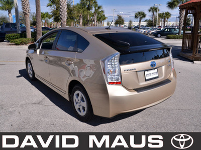 toyota prius 2011 gold hybrid hybrid 4 cylinders front wheel drive automatic 32771