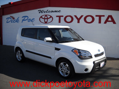 kia soul 2010 white hatchback gasoline 4 cylinders front wheel drive automatic 79925