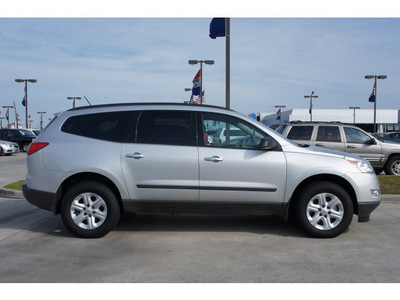 chevrolet traverse 2011 silver ls gasoline 6 cylinders front wheel drive automatic 77090