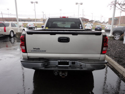 chevrolet silverado 1500 2006 silver z 71 gasoline 8 cylinders 4 wheel drive automatic 45036