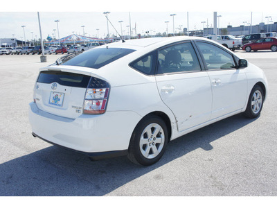 toyota prius 2004 white sedan hybrid 4 cylinders front wheel drive automatic 77388