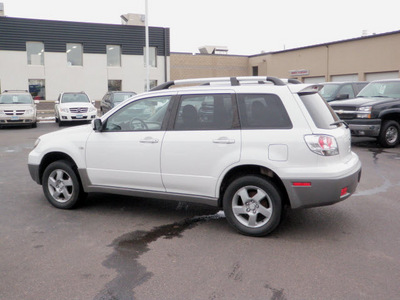 mitsubishi outlander 2003 white suv awd gasoline 4 cylinders sohc all whee drive automatic 55124